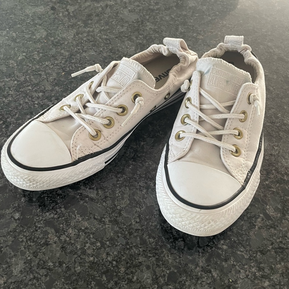 Converse size 7 womens